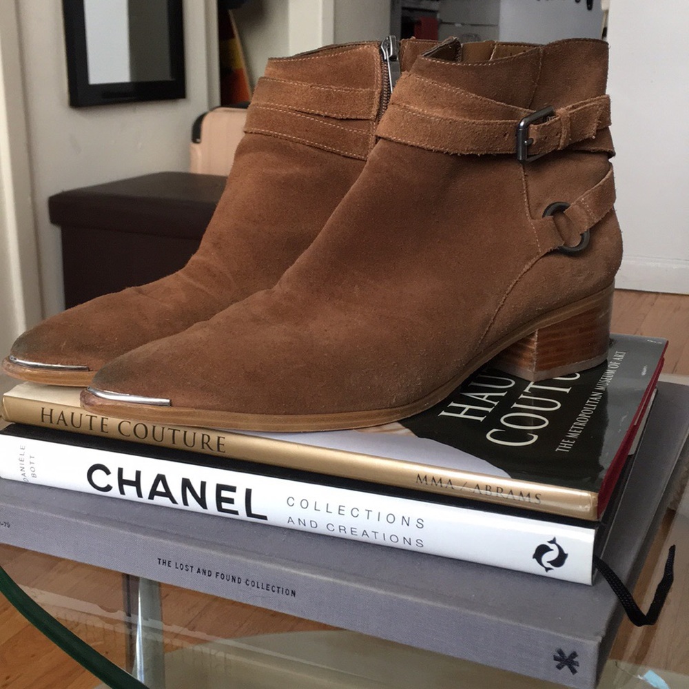 Point-Toe suede booties